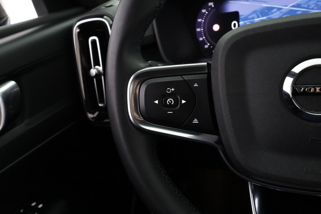 VOLVO XC40 2024