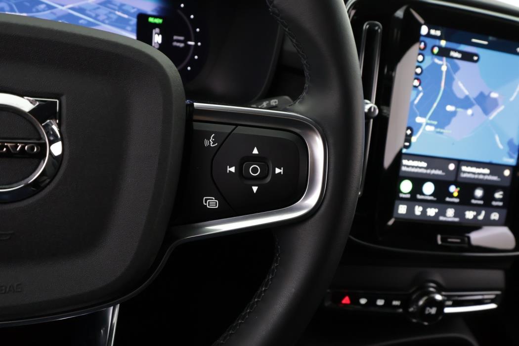 VOLVO XC40 2024