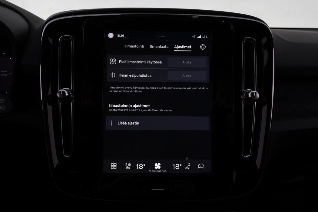 VOLVO XC40 2024