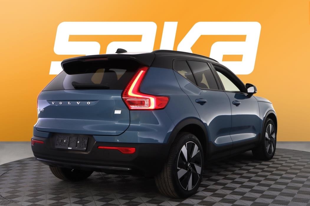 VOLVO XC40 2024