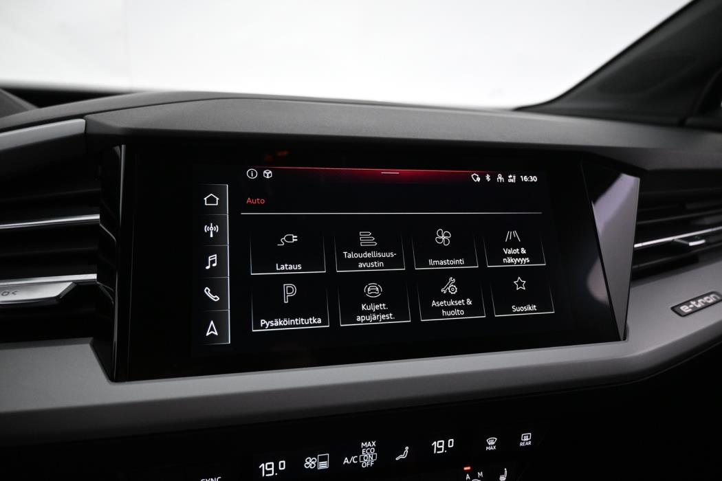 AUDI Q4 e-tron 2024