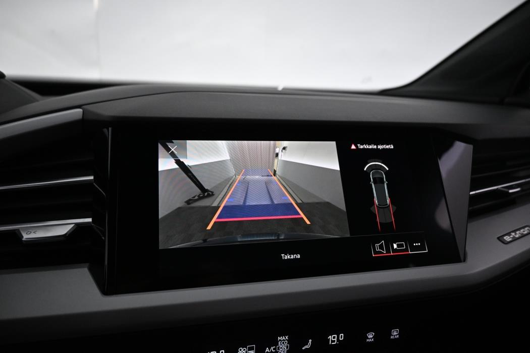 AUDI Q4 e-tron 2024