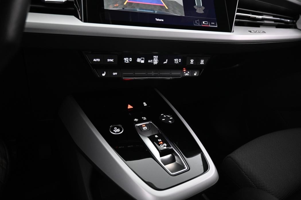 AUDI Q4 e-tron 2024