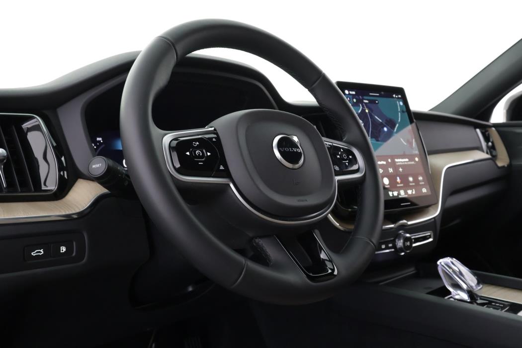 VOLVO XC60 2026