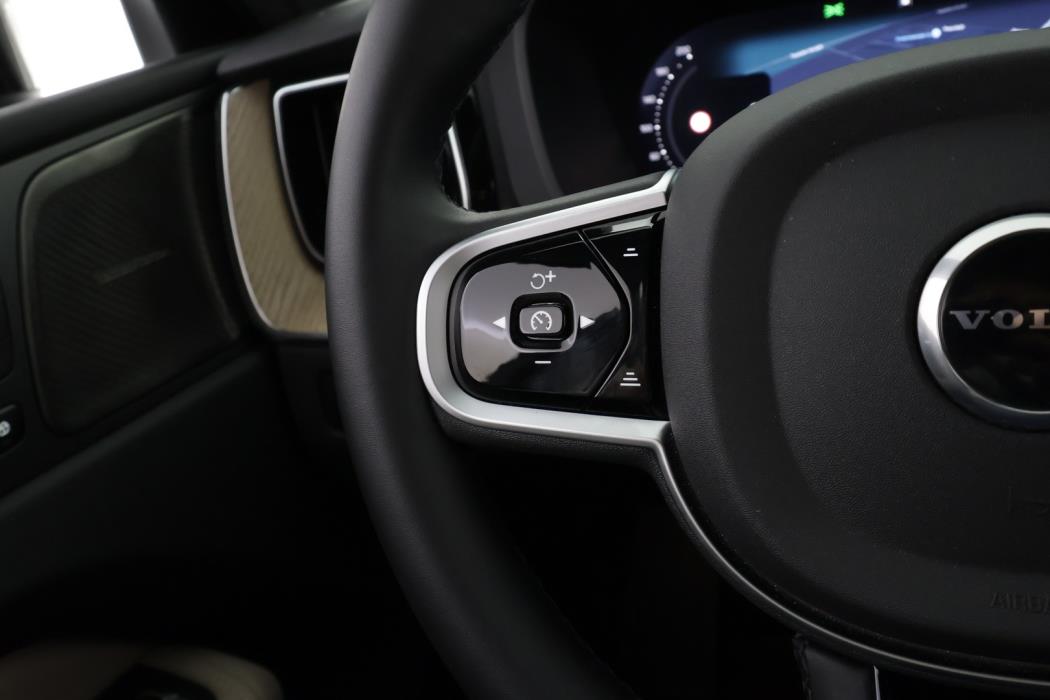 VOLVO XC60 2026