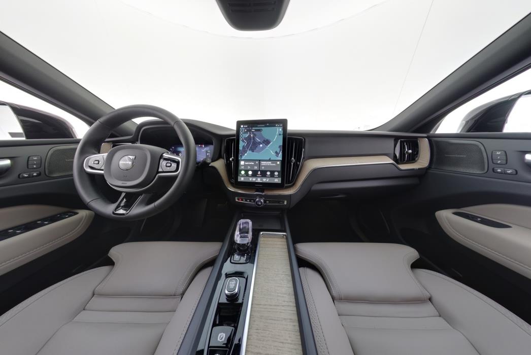 VOLVO XC60 2026