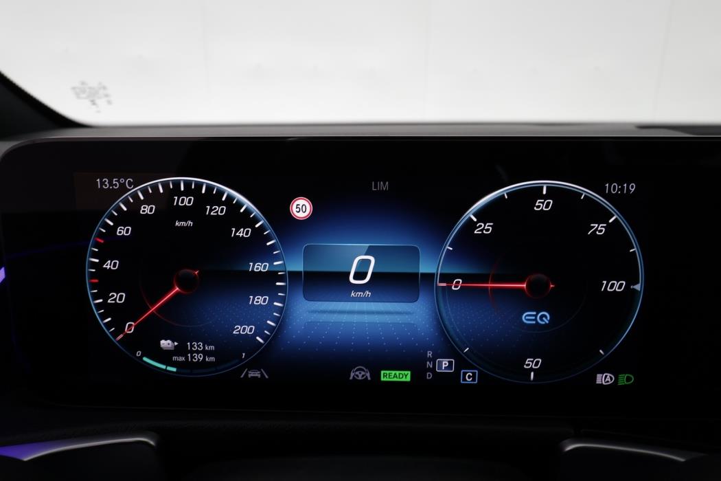MERCEDES-BENZ EQB 2023
