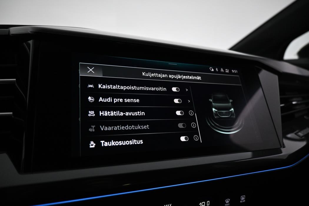 AUDI Q4 e-tron 2022