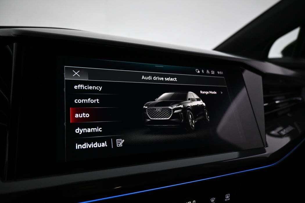 AUDI Q4 e-tron 2022