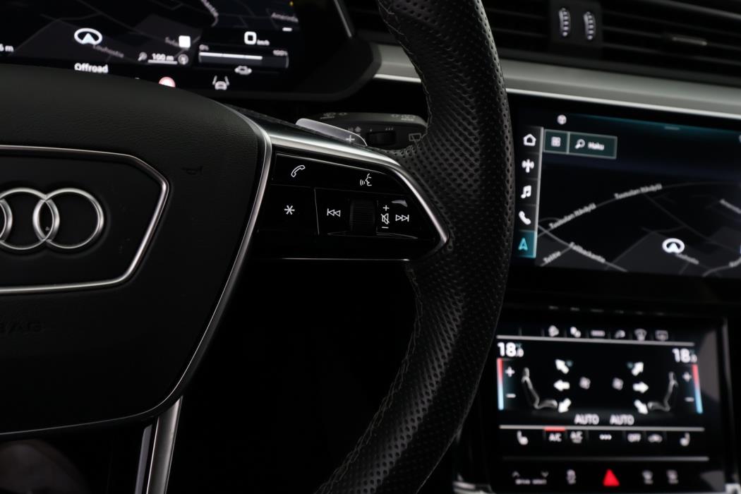 AUDI e-tron 2022