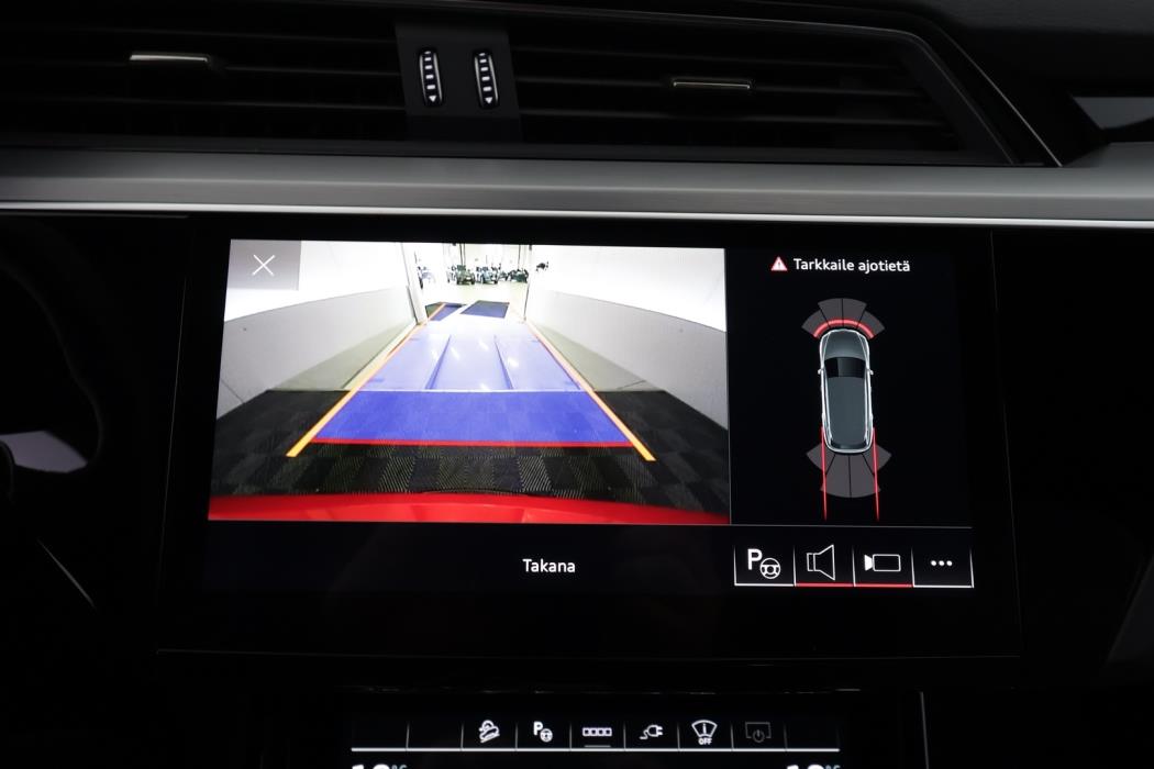 AUDI e-tron 2022