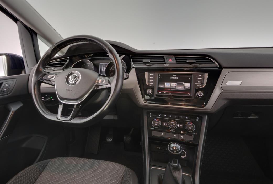 VOLKSWAGEN Touran 2016