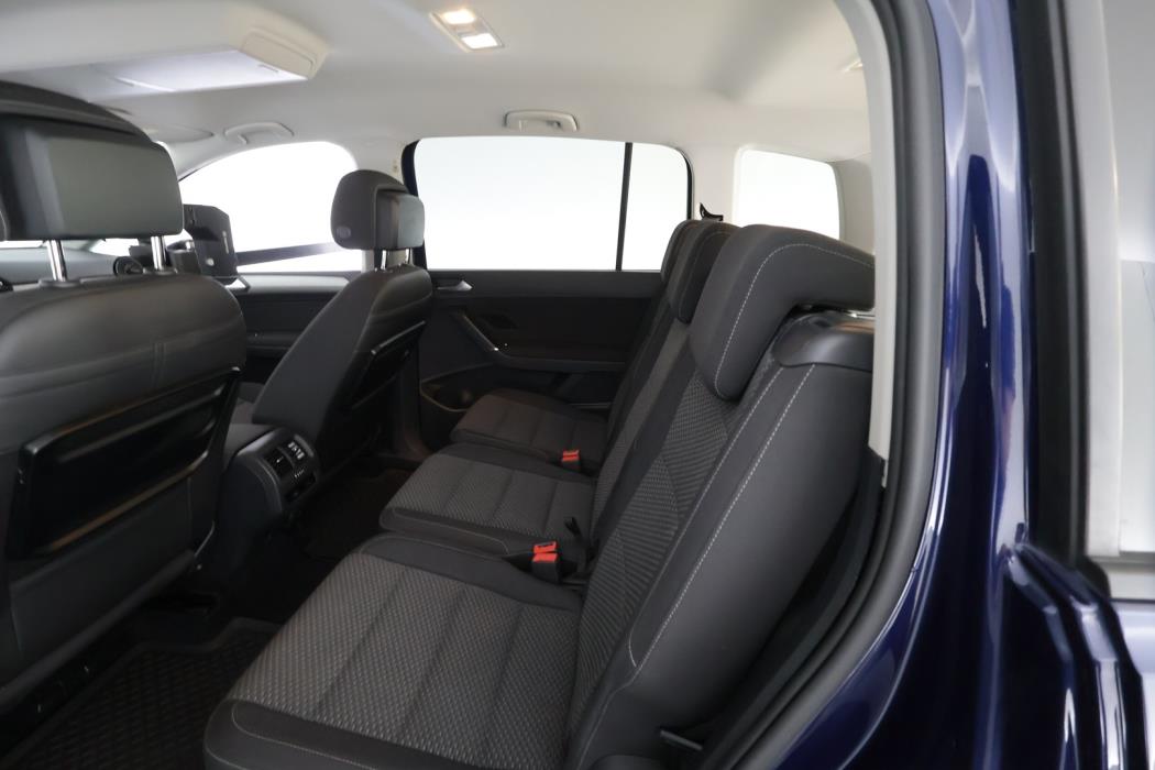 VOLKSWAGEN Touran 2016