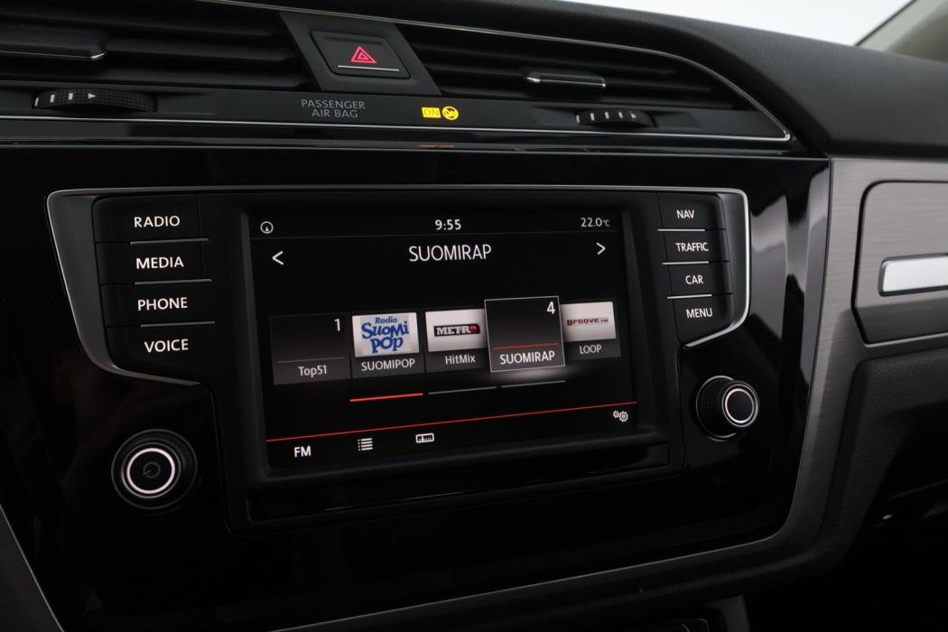 VOLKSWAGEN Touran 2016