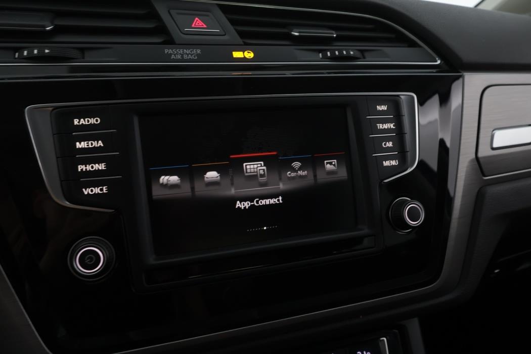 VOLKSWAGEN Touran 2016