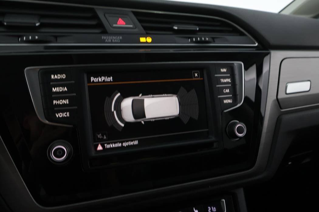 VOLKSWAGEN Touran 2016