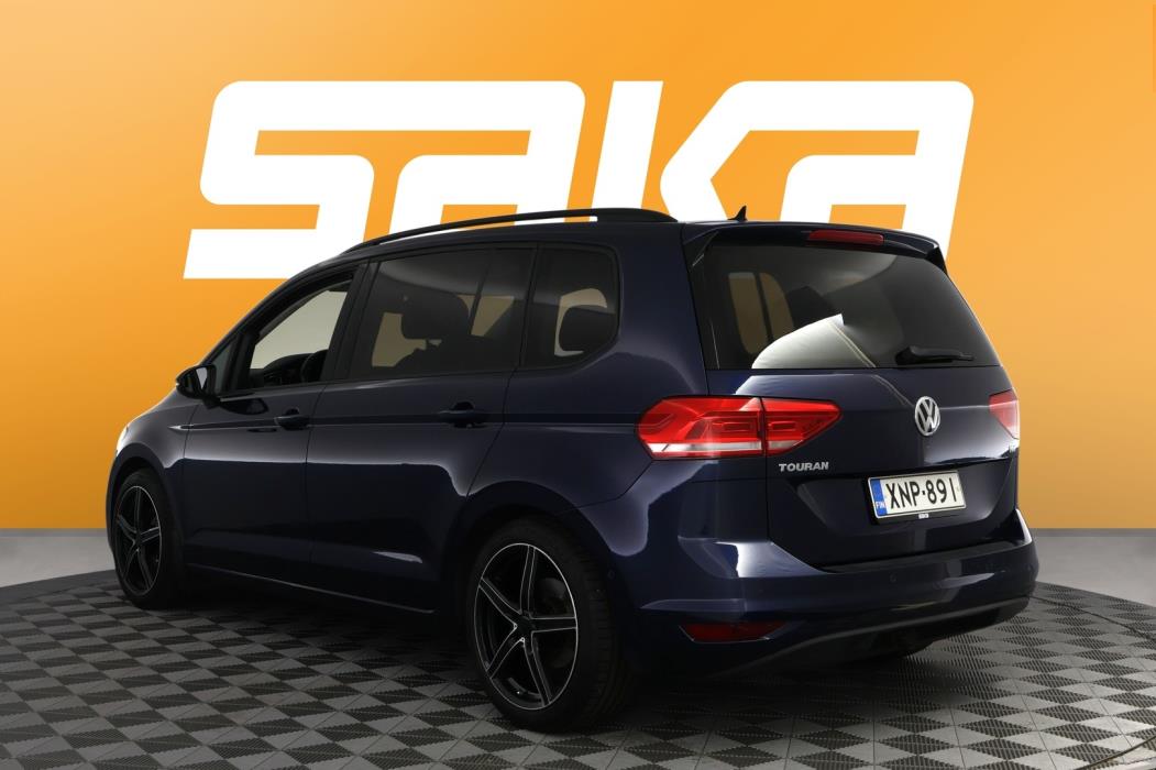 VOLKSWAGEN Touran 2016