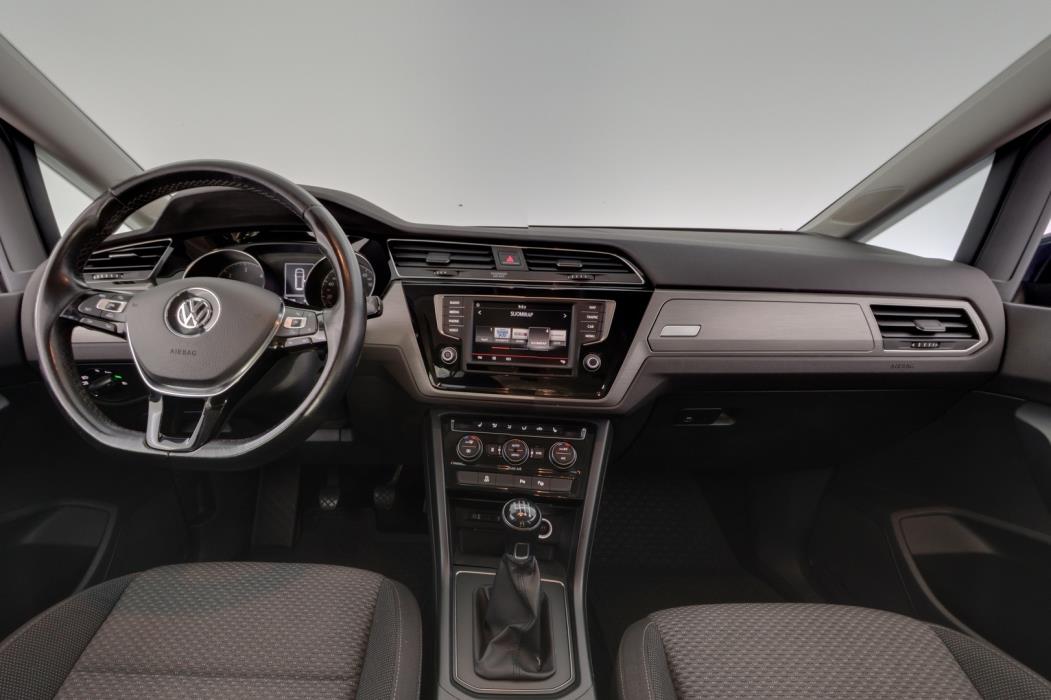 VOLKSWAGEN Touran 2016