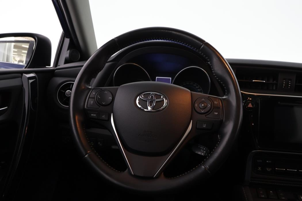 TOYOTA Auris 2016