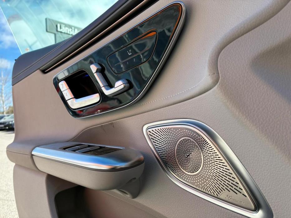 MERCEDES-BENZ EQE 2023