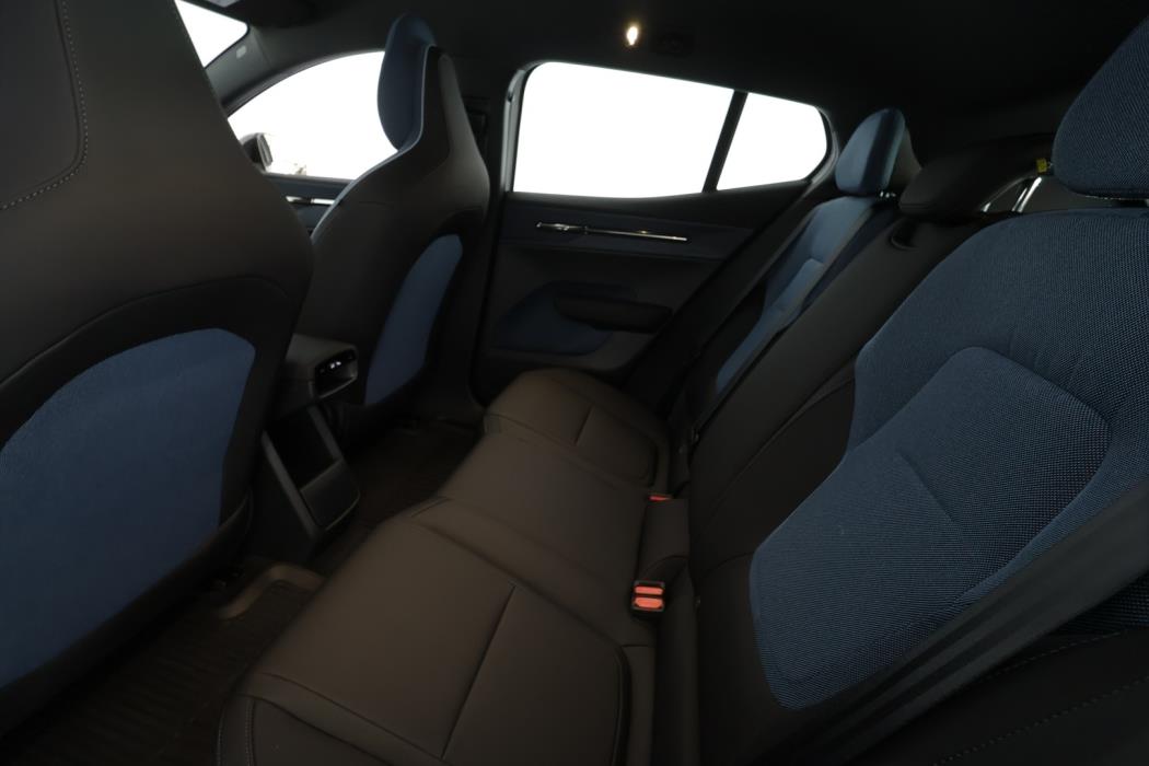 VOLVO EX30 2024