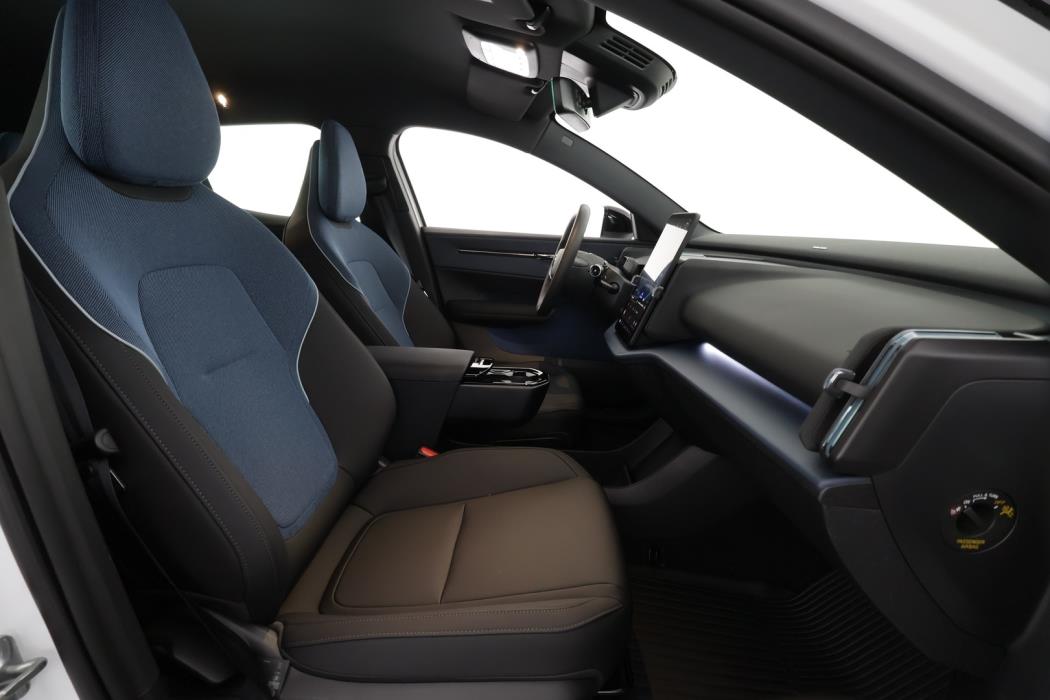 VOLVO EX30 2024