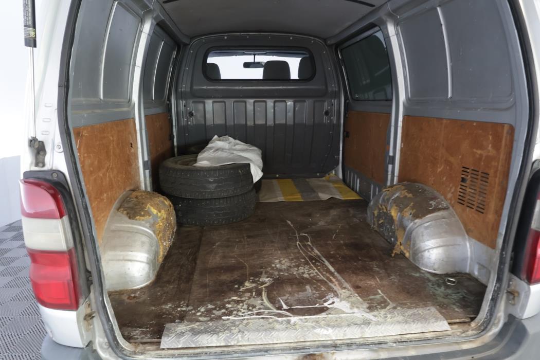 TOYOTA Hiace 2002