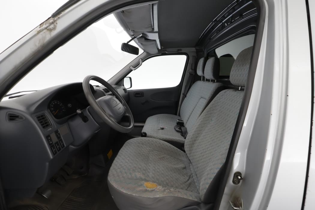 TOYOTA Hiace 2002