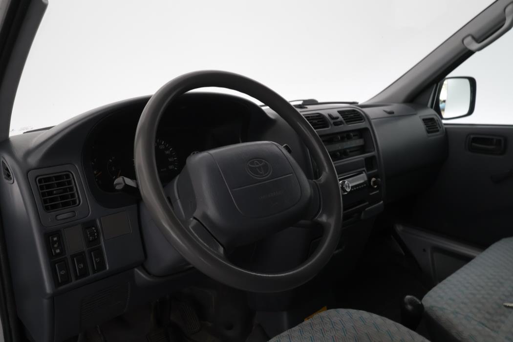 TOYOTA Hiace 2002