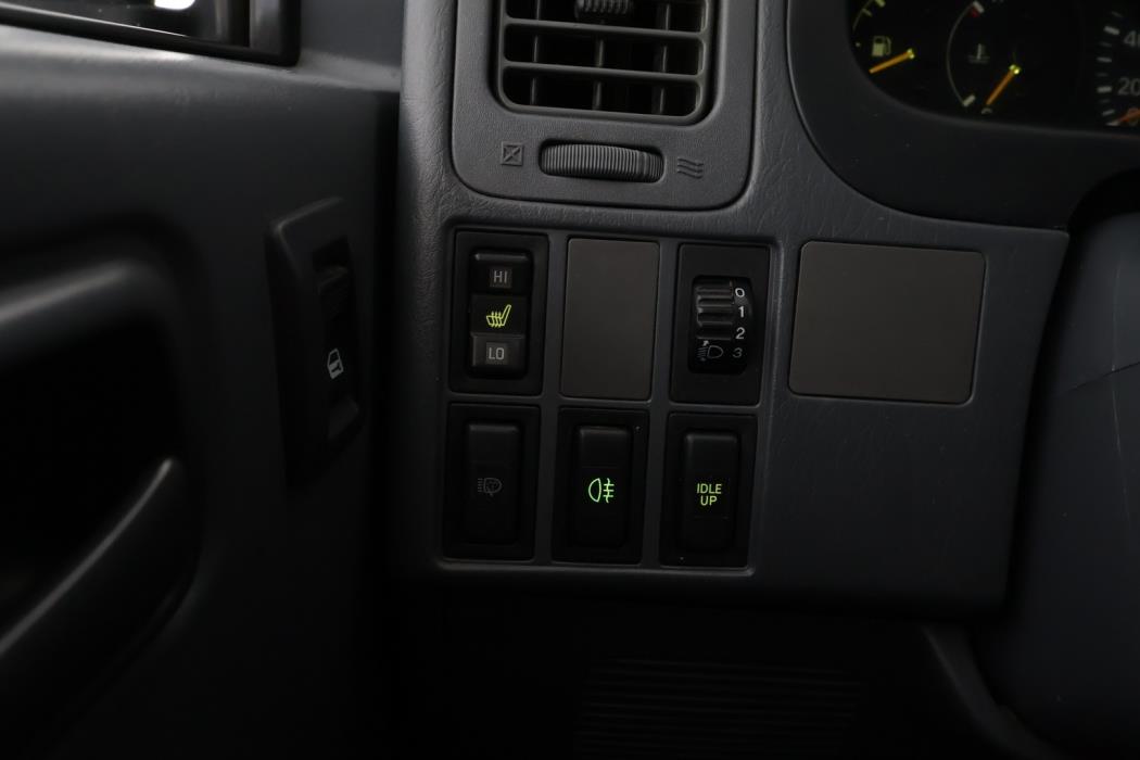 TOYOTA Hiace 2002