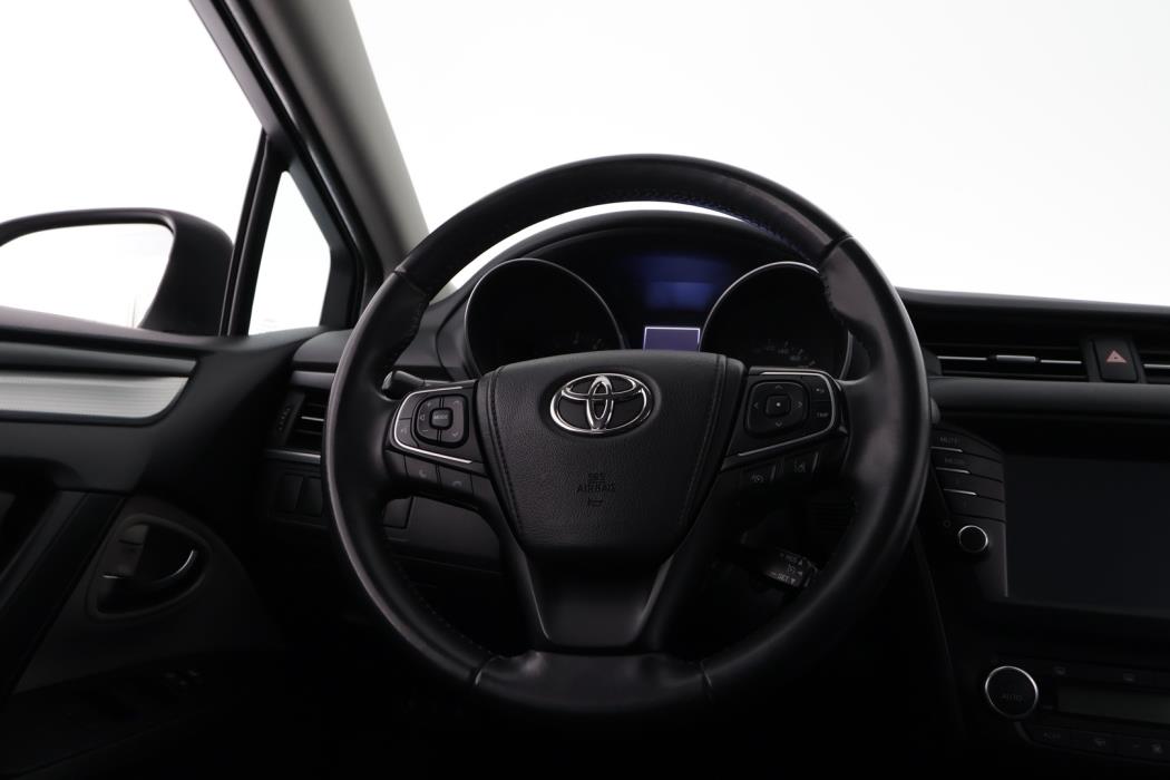 TOYOTA Avensis 2017
