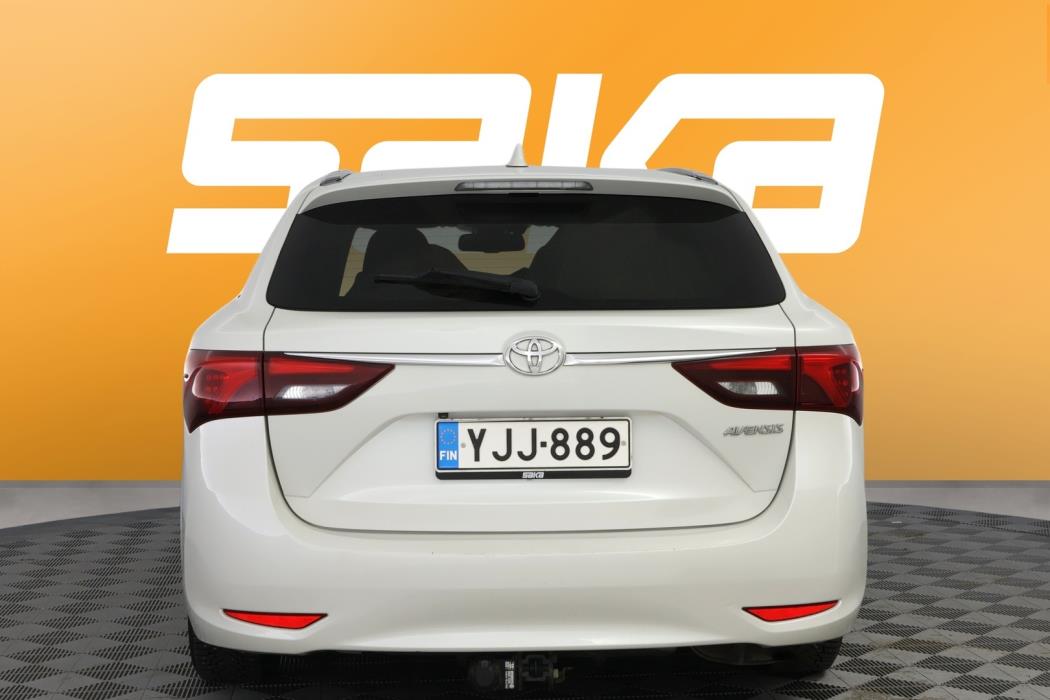 TOYOTA Avensis 2017