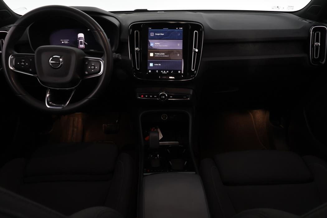 VOLVO XC40 2023