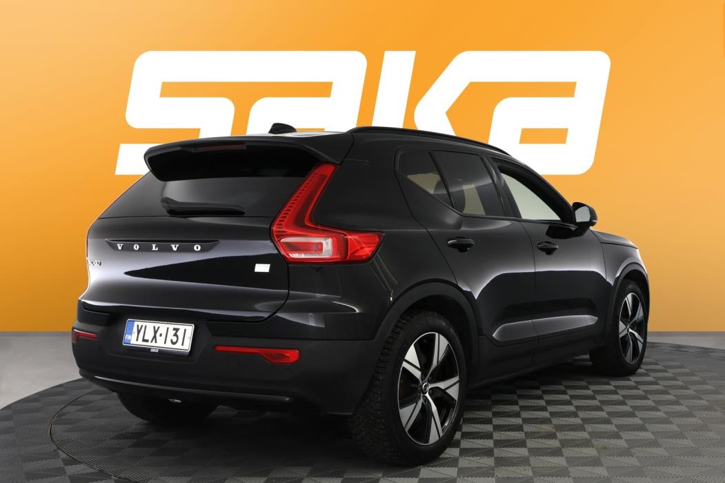 VOLVO XC40 2023