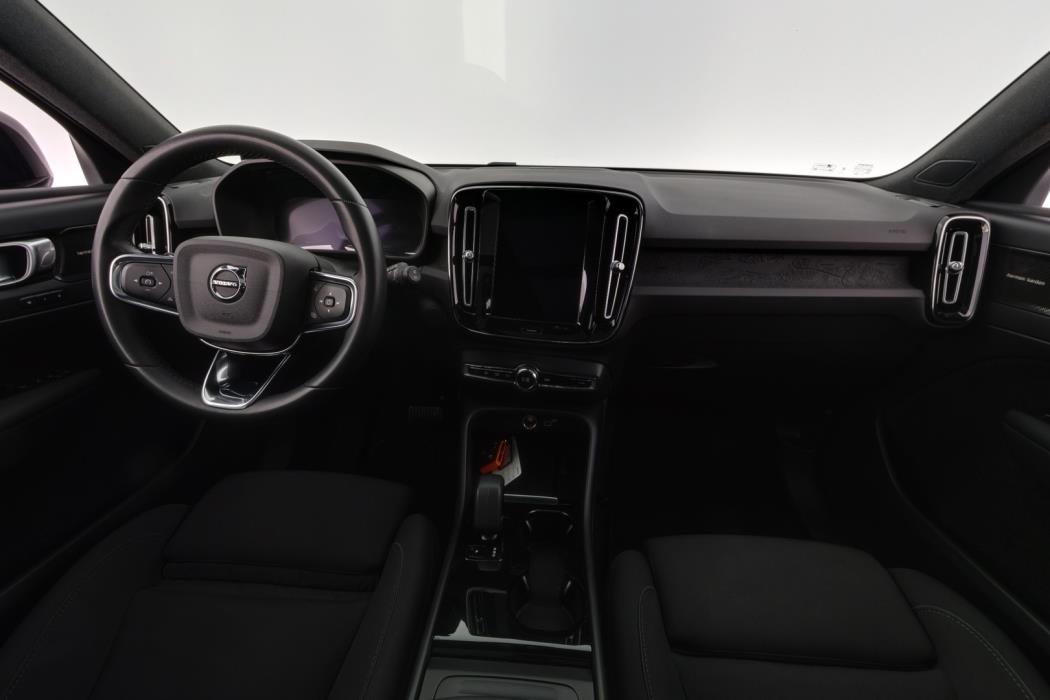 VOLVO XC40 2023