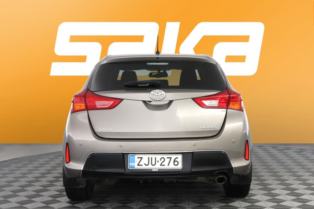 TOYOTA Auris 2013