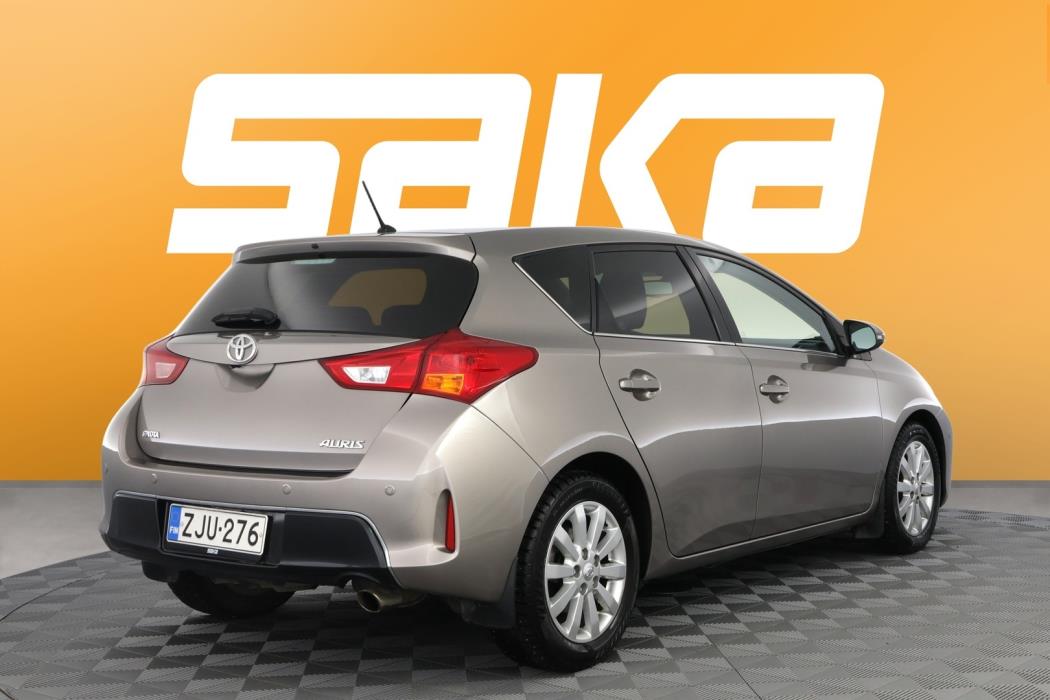 TOYOTA Auris 2013