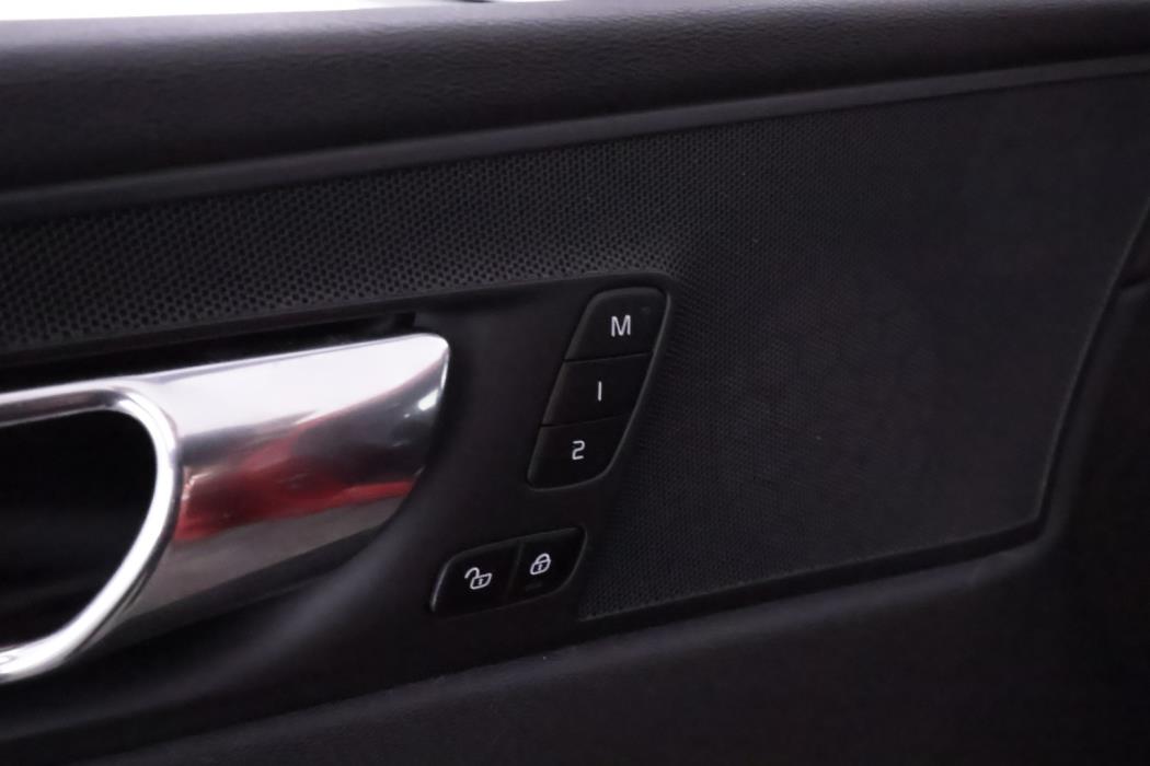 VOLVO XC60 2019