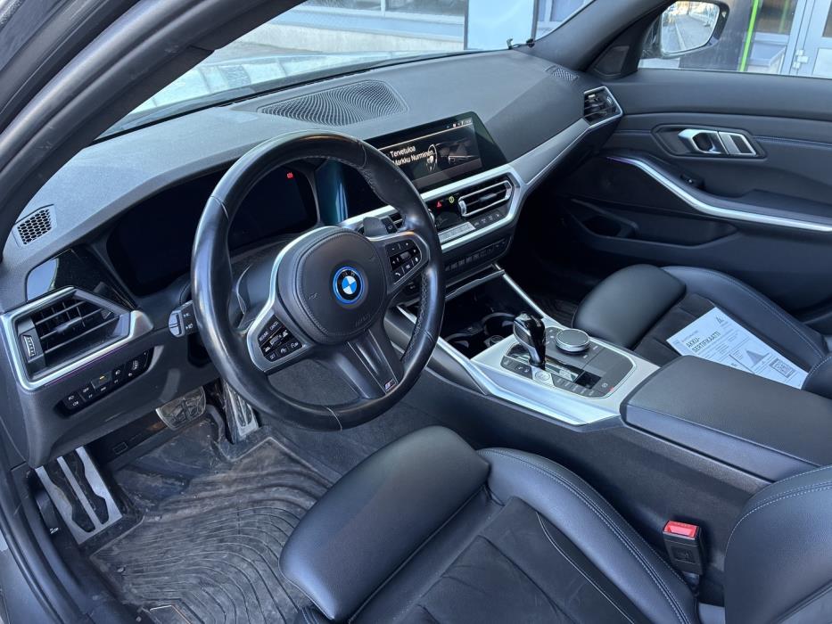BMW 330 2022