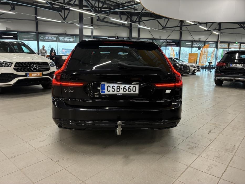 VOLVO V90 2023