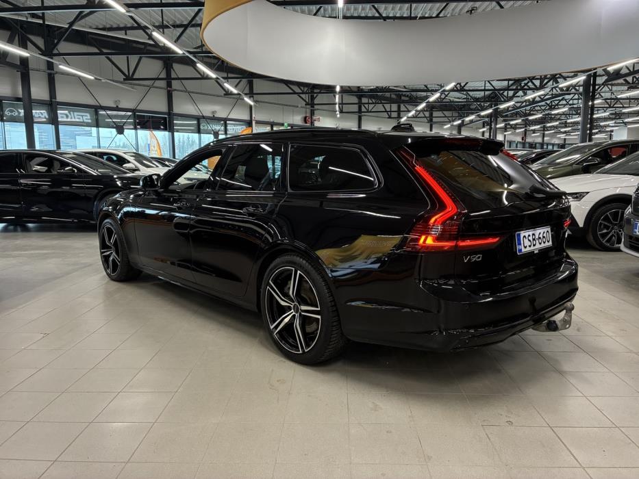 VOLVO V90 2023