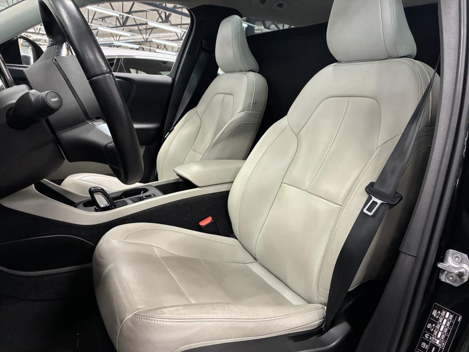 VOLVO XC40 2021