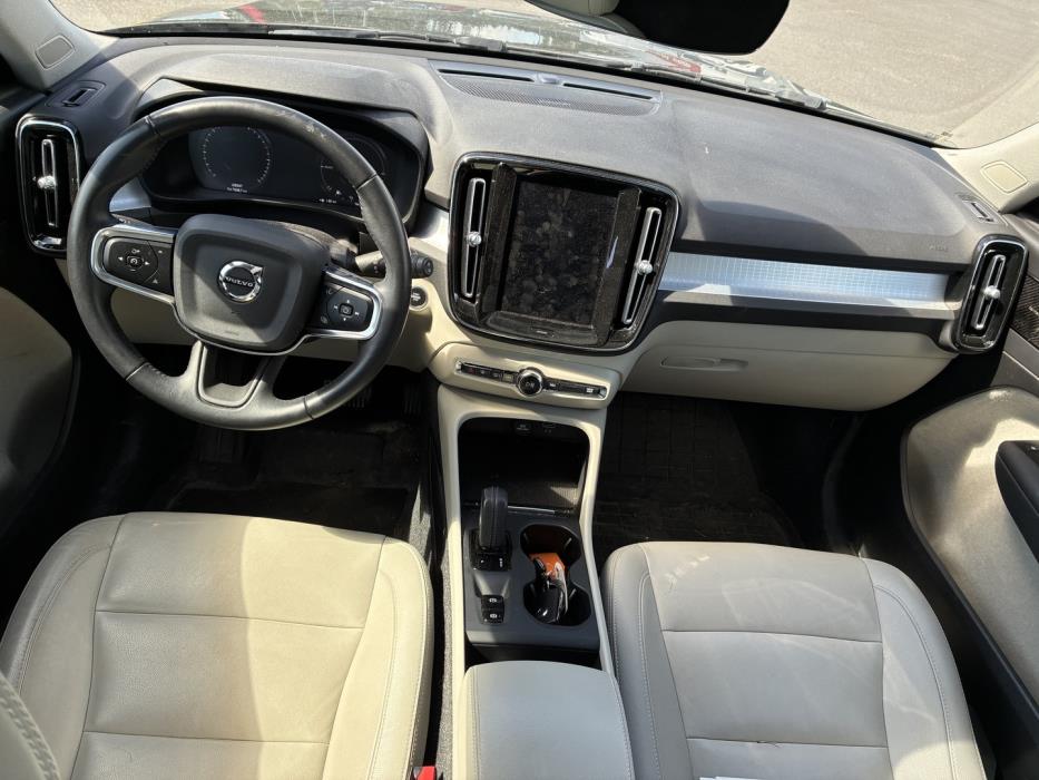 VOLVO XC40 2021
