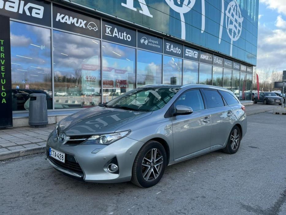 TOYOTA Auris 2015