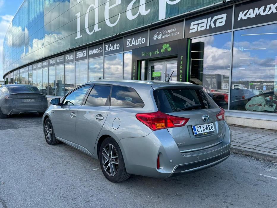 TOYOTA Auris 2015