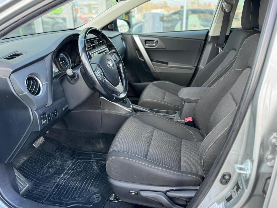 TOYOTA Auris 2015