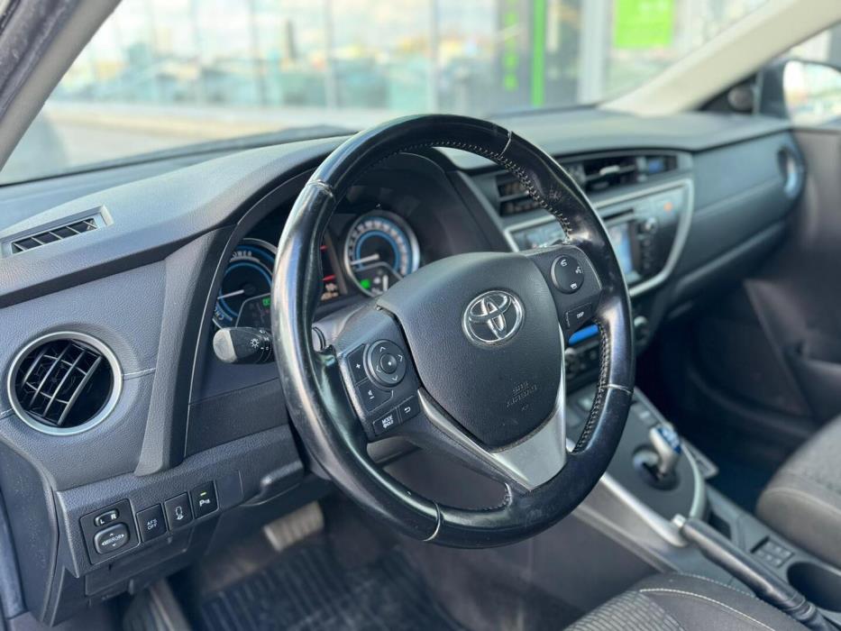 TOYOTA Auris 2015