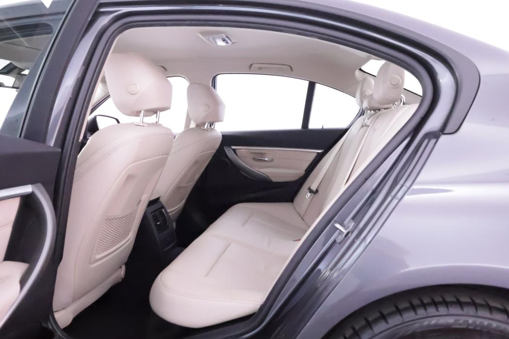 BMW 320 2019