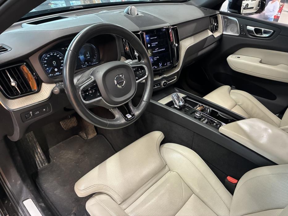 VOLVO XC60 2021