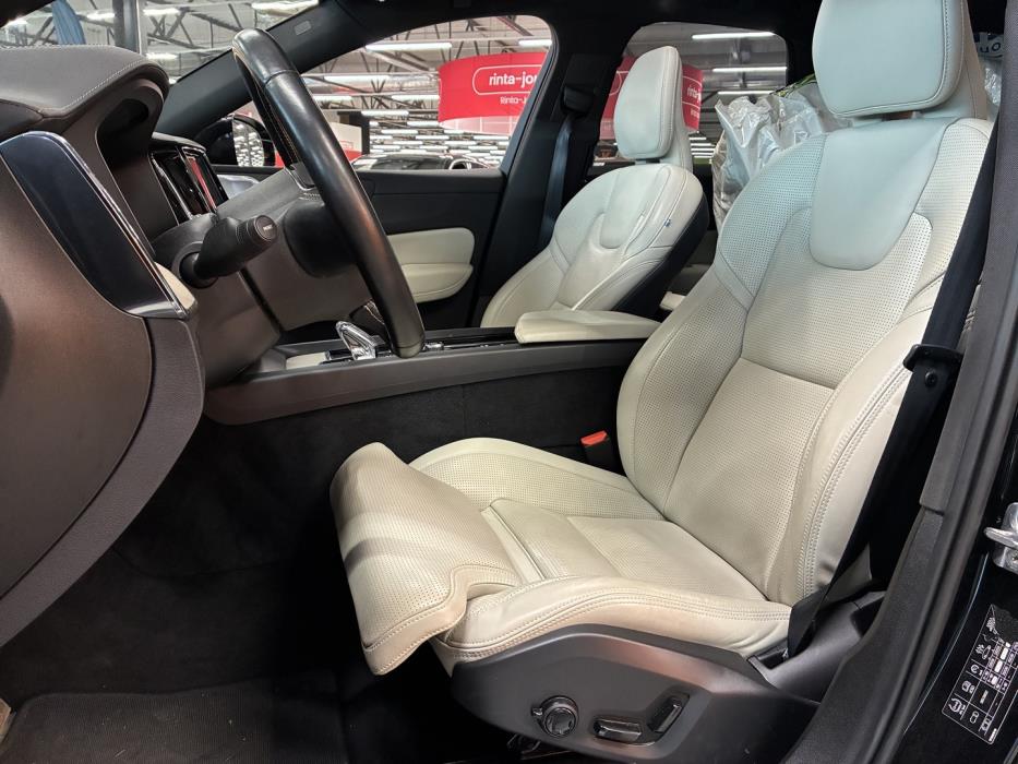 VOLVO XC60 2021